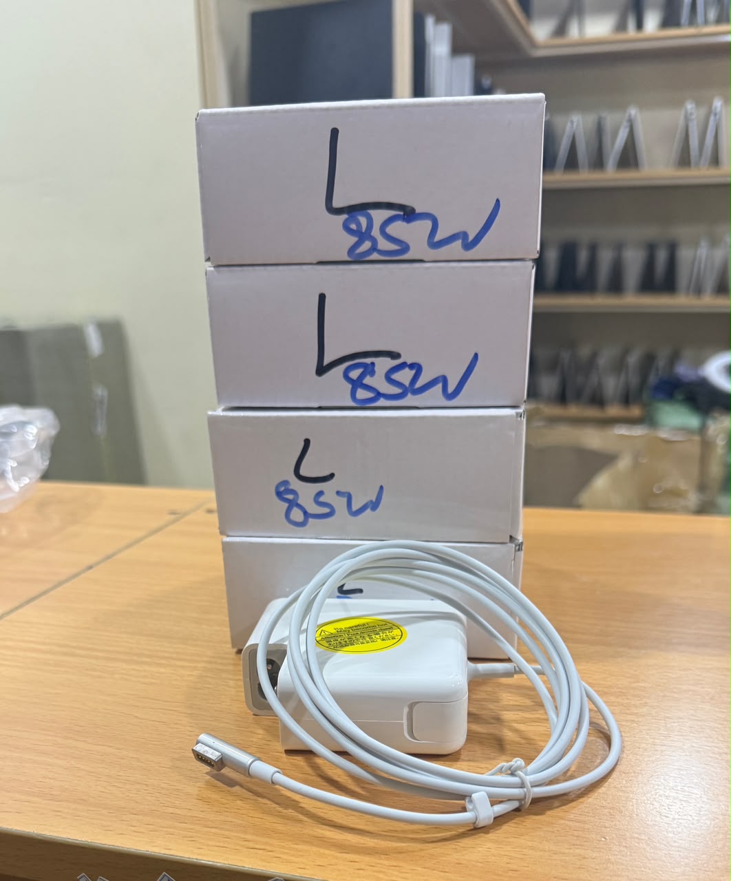 MacBook charger 85w L - MicroAple Computer Center