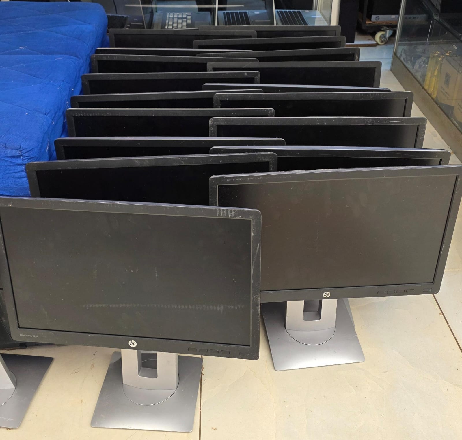 HP 23" Monitor  VGA, DISPLAYPORT AND HDMI