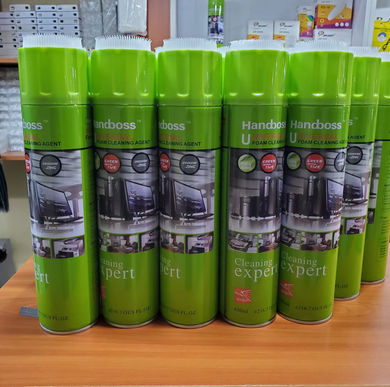 Foam cleaning agent