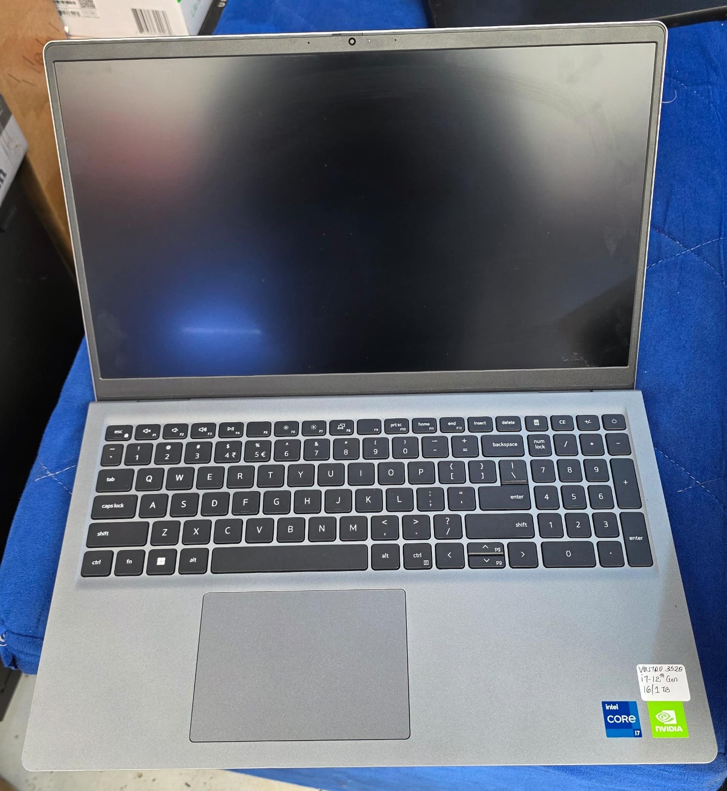 Dell Vostro 3520. 12th Gen Intel Core i7 16gb 1Tb SSD