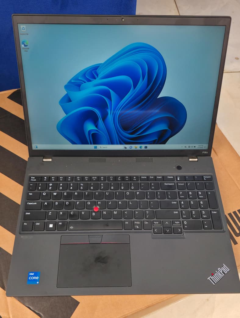 Lenovo ThinkPad P16s  Intel Core i5 16gb ram 256gb SSD