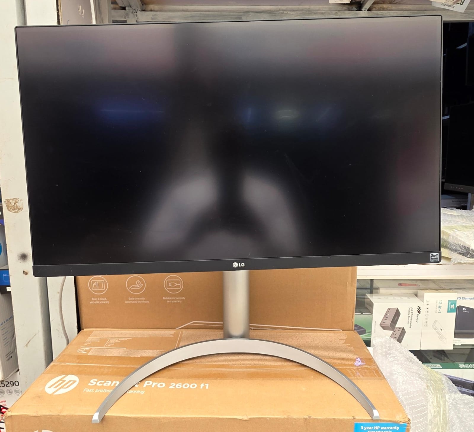 LG 27UP650-W 27\" 4k display HDMI, display