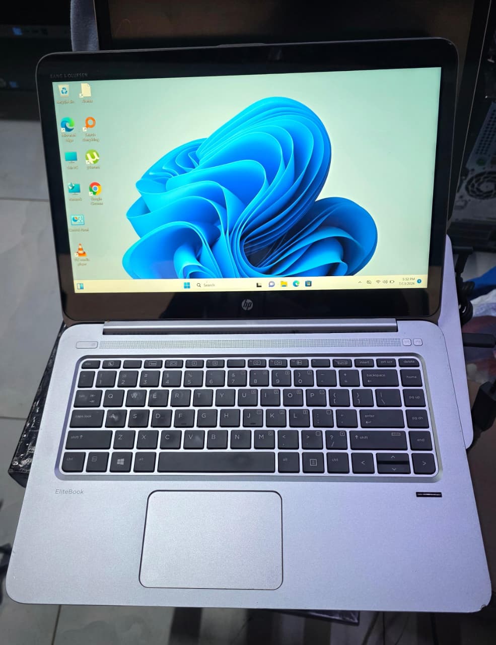 Hp EliteBook 1040 G3. 6th gen Core i5 16gb ram 256gb SSD
