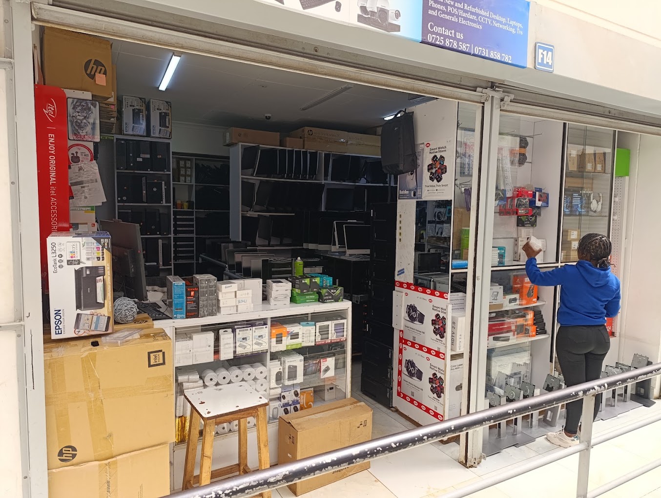 Microaple Computer Center Shop Interior